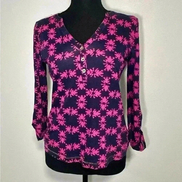 144. Lilly Pulitzer Janelle Top in Bright Navy Get Hoppy print, Size XSmall - Picture 1 of 5